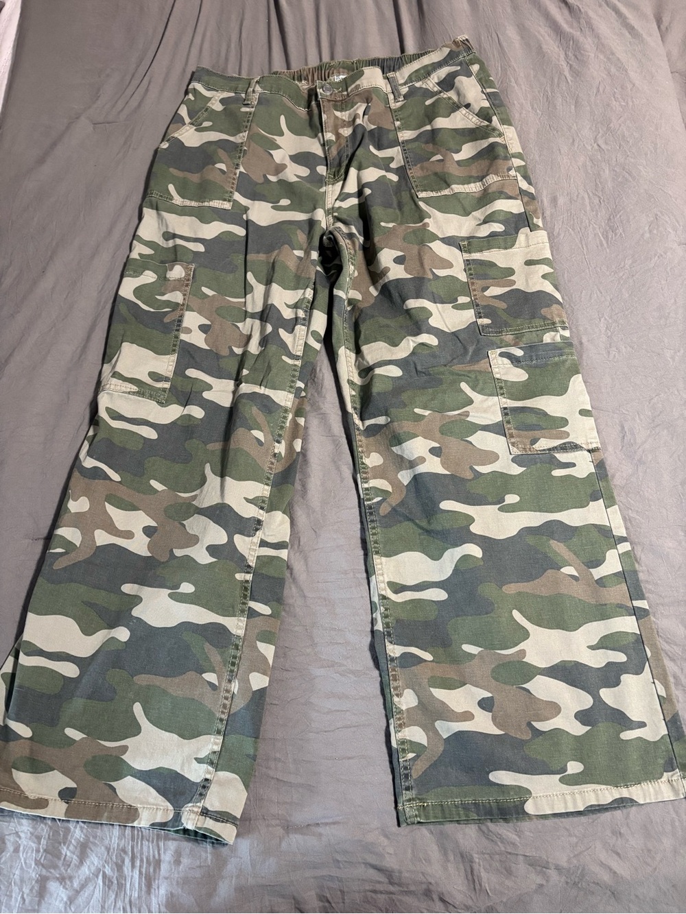No Boundaries Women's Camo Wide-Leg Cargo Pants - Green/Tan/Brown - Picture 5 of 10